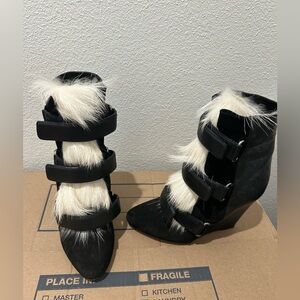 Black and white Isabel Marant leather and fur boots - size 38